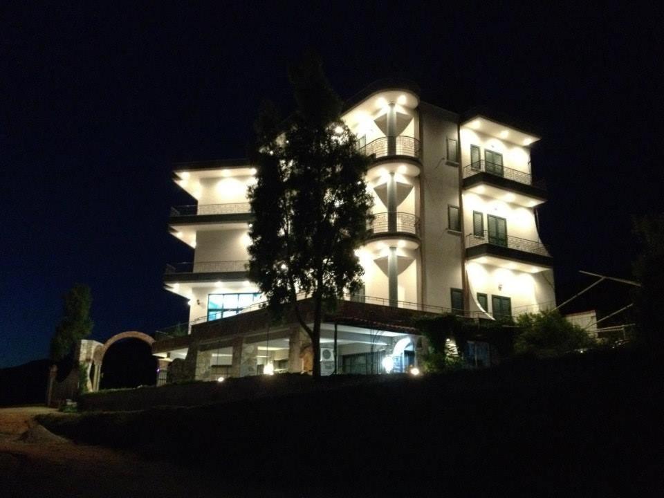 Hotel Artisti Vlorë Exterior foto